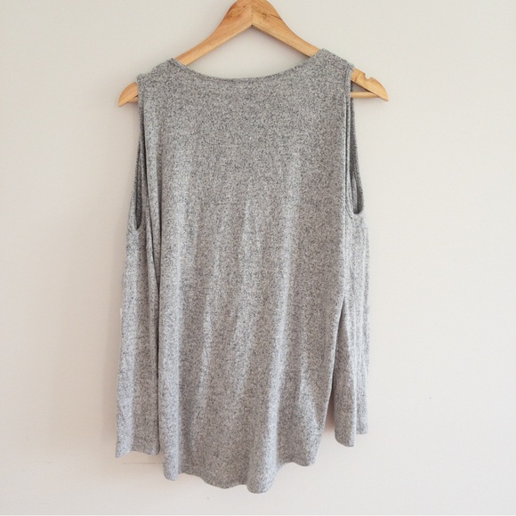 NWT Lord & Taylor Design Lab Grey Long Sleeved Cold Shoulder Draped Shirt Medium - Picture 6 of 7